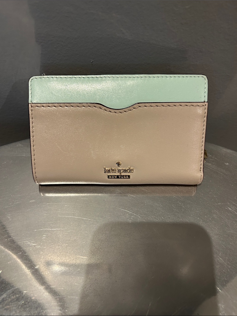 kate spade two-tone wallet/card holder in mint & taupe with gold logo
